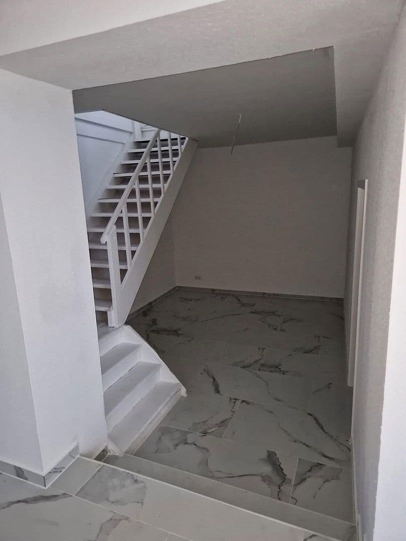 Pronájem bytu 6+1 218 m², Dahlener Straße 100, Mönchengladbach, Severní Porýní-Vestfálsko Pronájem bytu 6+1 218 m², Dahlener Straße 100, Mönchengladbach, Severní Porýní-Vestfálsko