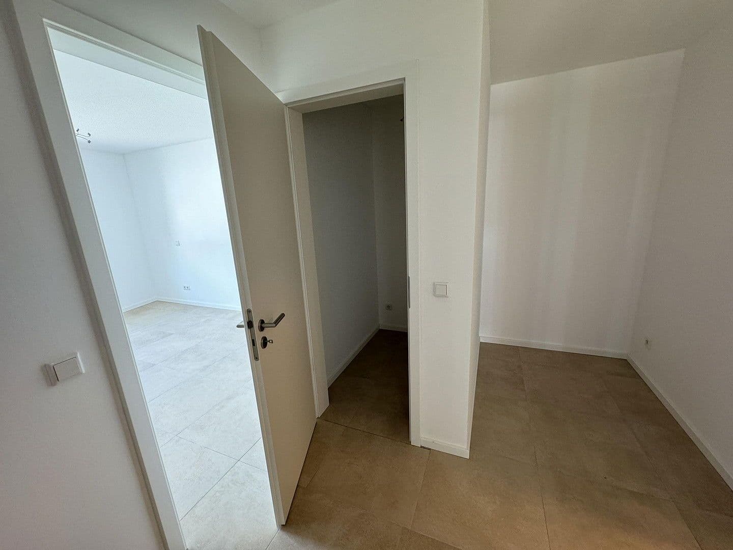 Pronájem bytu 2+1 63 m², Barbarossastrasse 12, Hanau, Hessen Pronájem bytu 2+1 63 m², Barbarossastrasse 12, Hanau, Hessen