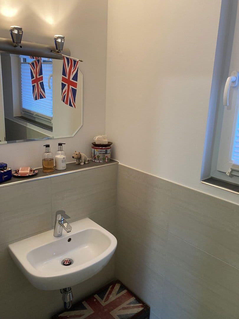 Pronájem bytu 3+1 123 m², Hanfelder Str. 7a, Oberbrunn, Bavorsko Pronájem bytu 3+1 123 m², Hanfelder Str. 7a, Oberbrunn, Bavorsko