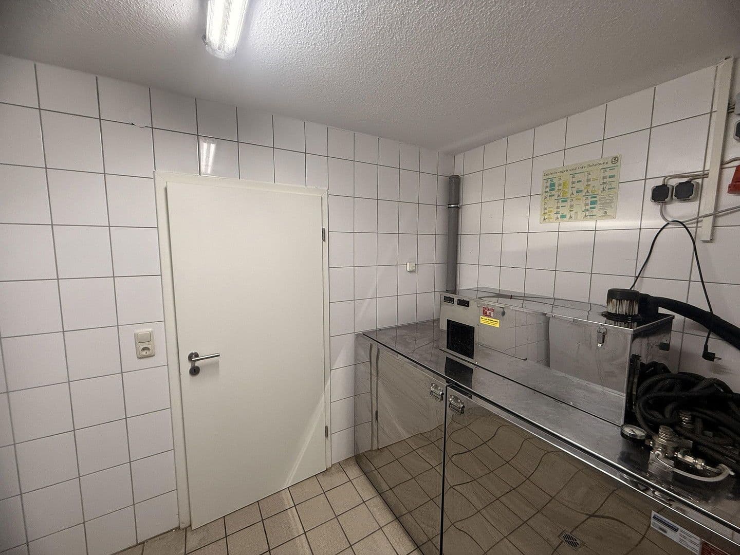 Pronájem nebytového prostoru 250 m², Schulstraße 1, Vöhl, Hessen Pronájem nebytového prostoru 250 m², Schulstraße 1, Vöhl, Hessen