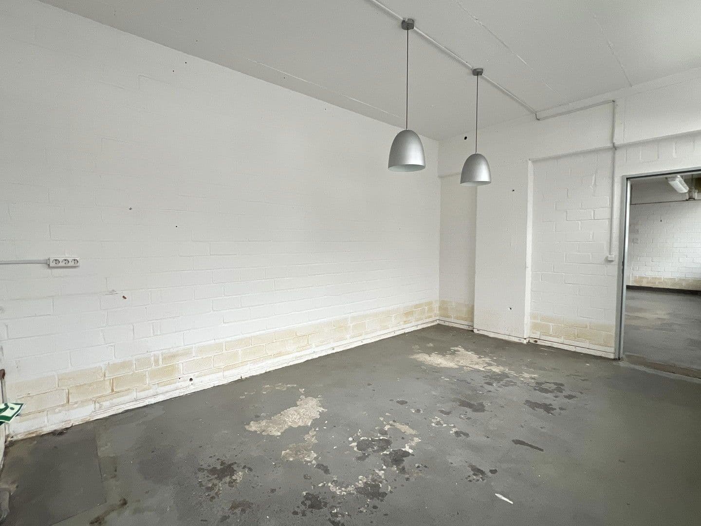 Pronájem nebytového prostoru 1.000 m², Leverkusen, Severní Porýní-Vestfálsko Pronájem nebytového prostoru 1.000 m², Leverkusen, Severní Porýní-Vestfálsko