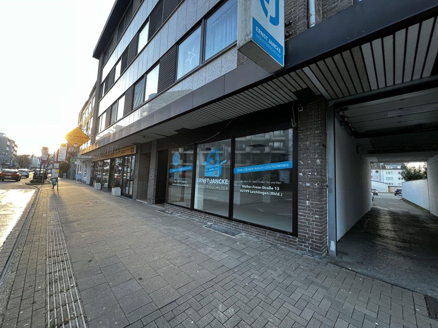 Pronájem nebytového prostoru 1.000 m², Leverkusen, Severní Porýní-Vestfálsko Pronájem nebytového prostoru 1.000 m², Leverkusen, Severní Porýní-Vestfálsko