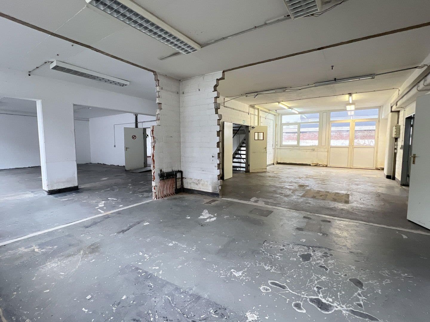 Pronájem nebytového prostoru 1.000 m², Leverkusen, Severní Porýní-Vestfálsko Pronájem nebytového prostoru 1.000 m², Leverkusen, Severní Porýní-Vestfálsko