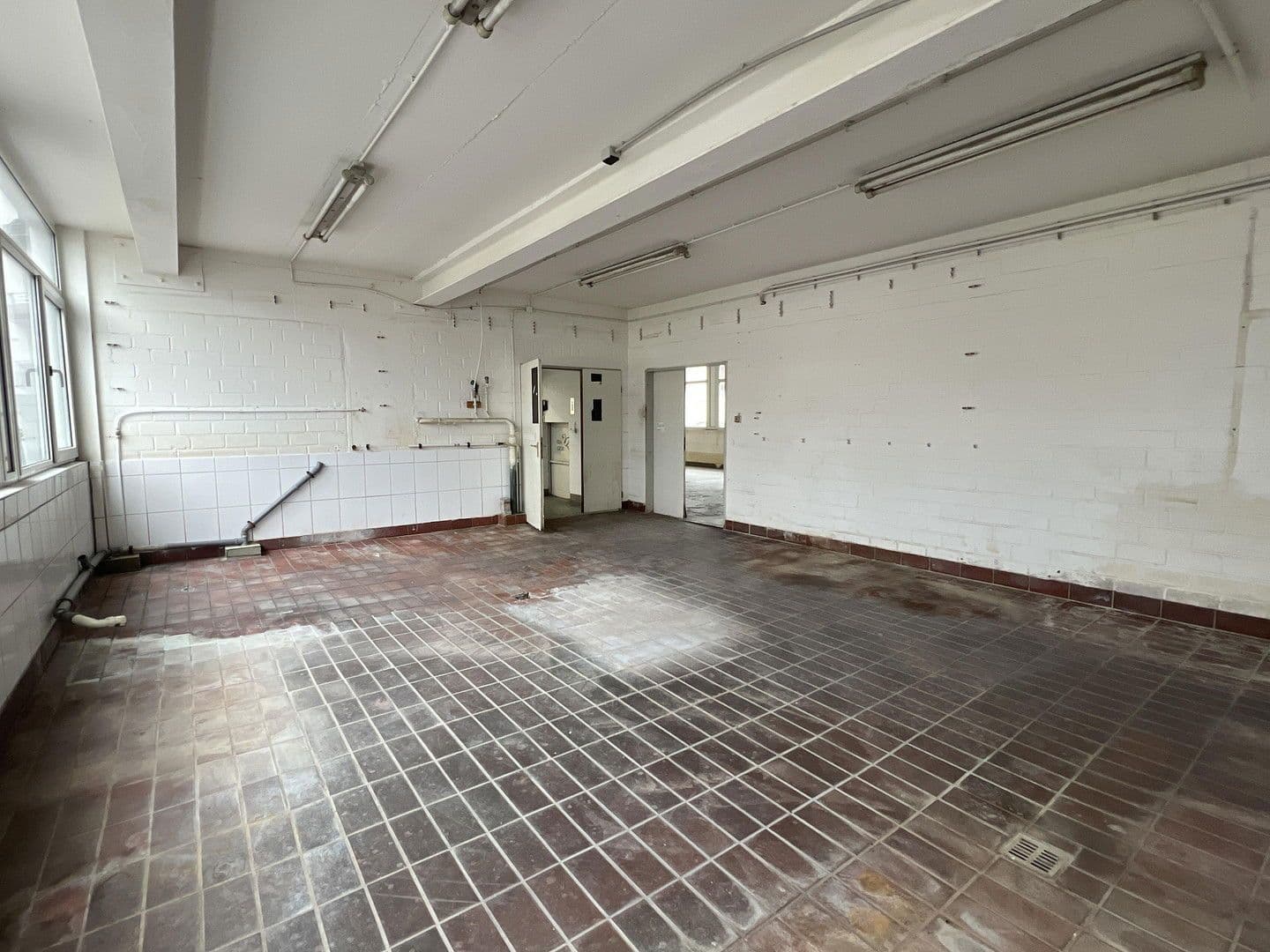 Pronájem nebytového prostoru 1.000 m², Leverkusen, Severní Porýní-Vestfálsko Pronájem nebytového prostoru 1.000 m², Leverkusen, Severní Porýní-Vestfálsko