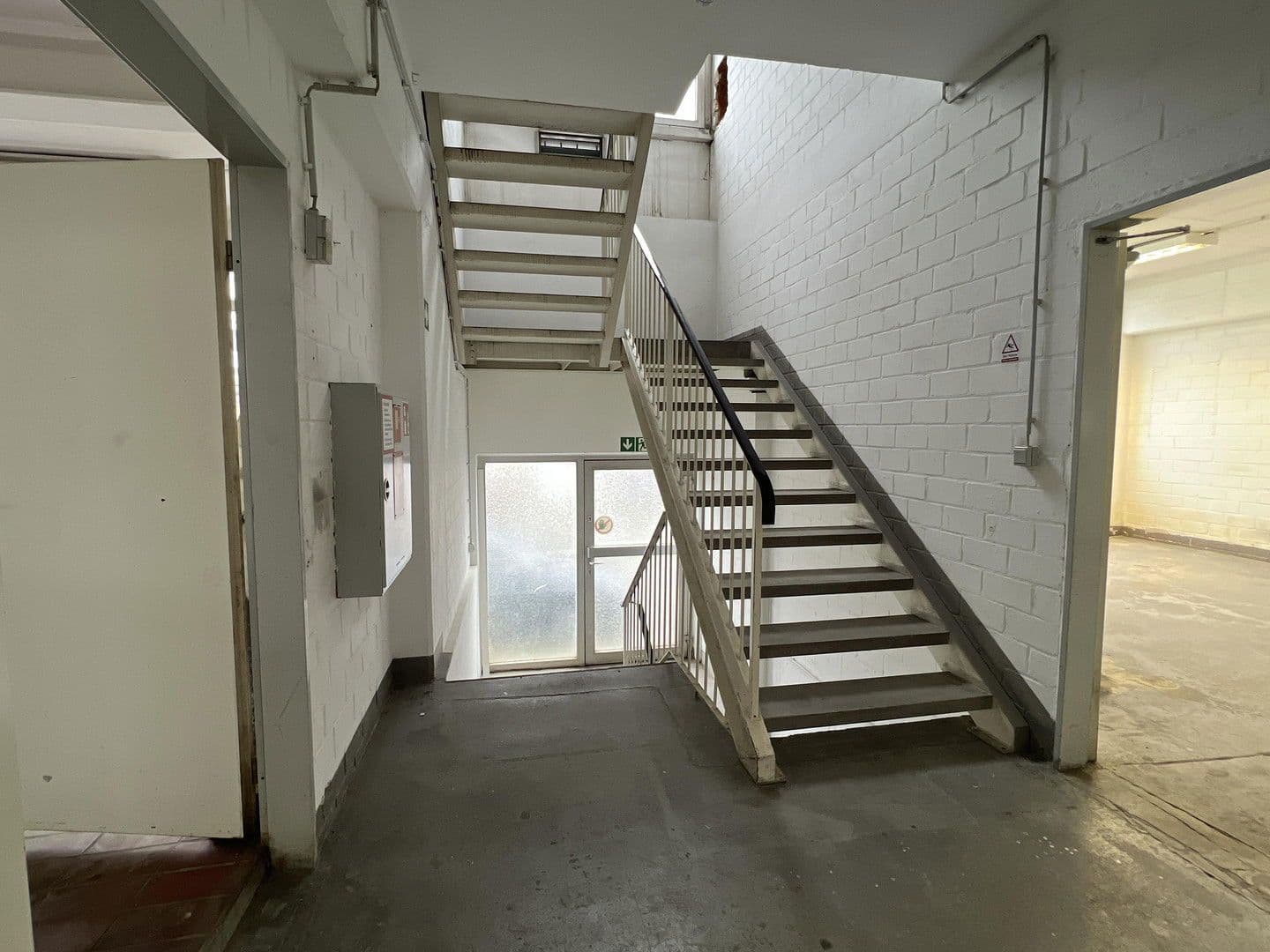 Pronájem nebytového prostoru 1.000 m², Leverkusen, Severní Porýní-Vestfálsko Pronájem nebytového prostoru 1.000 m², Leverkusen, Severní Porýní-Vestfálsko