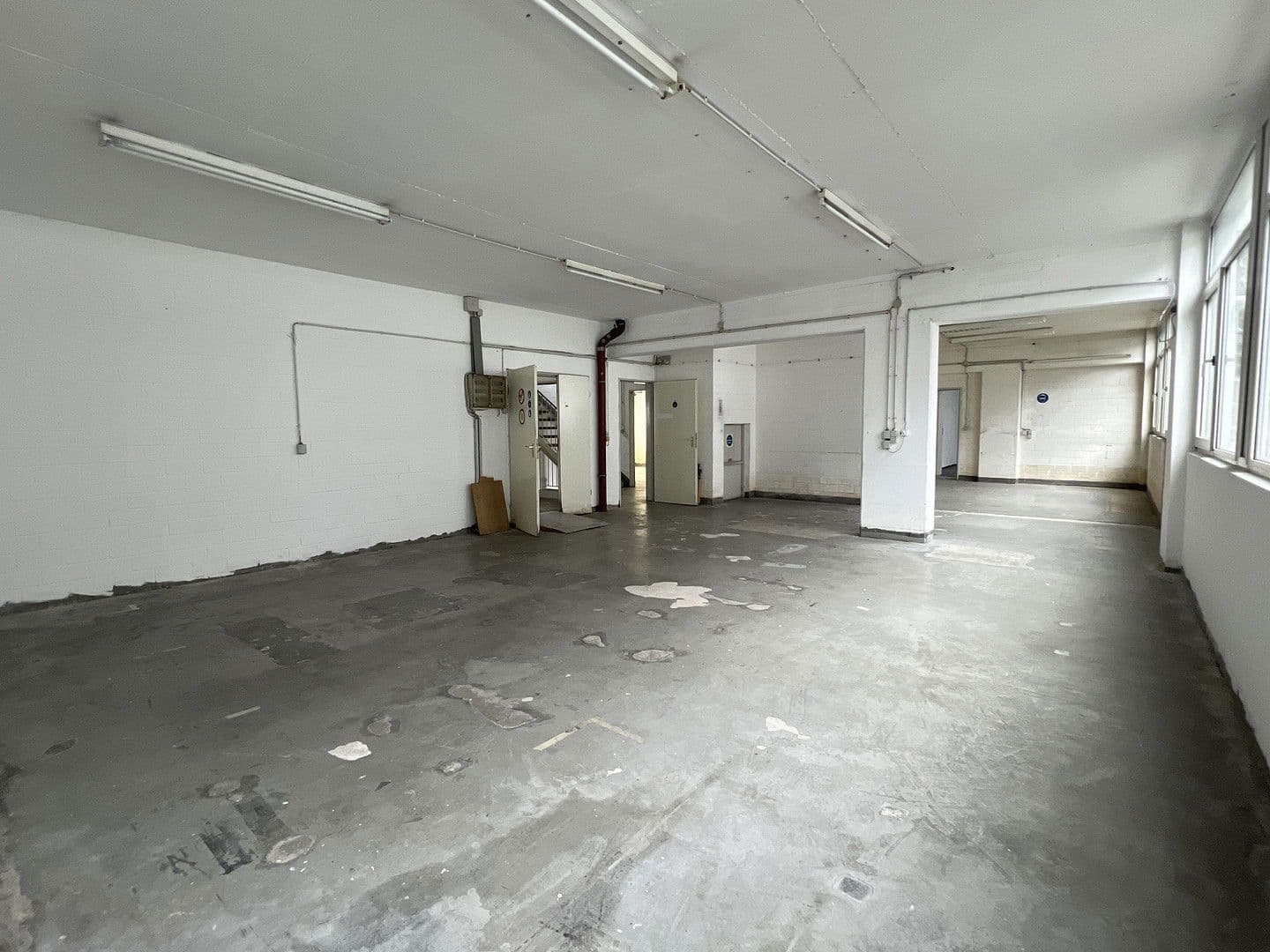 Pronájem nebytového prostoru 1.000 m², Leverkusen, Severní Porýní-Vestfálsko Pronájem nebytového prostoru 1.000 m², Leverkusen, Severní Porýní-Vestfálsko