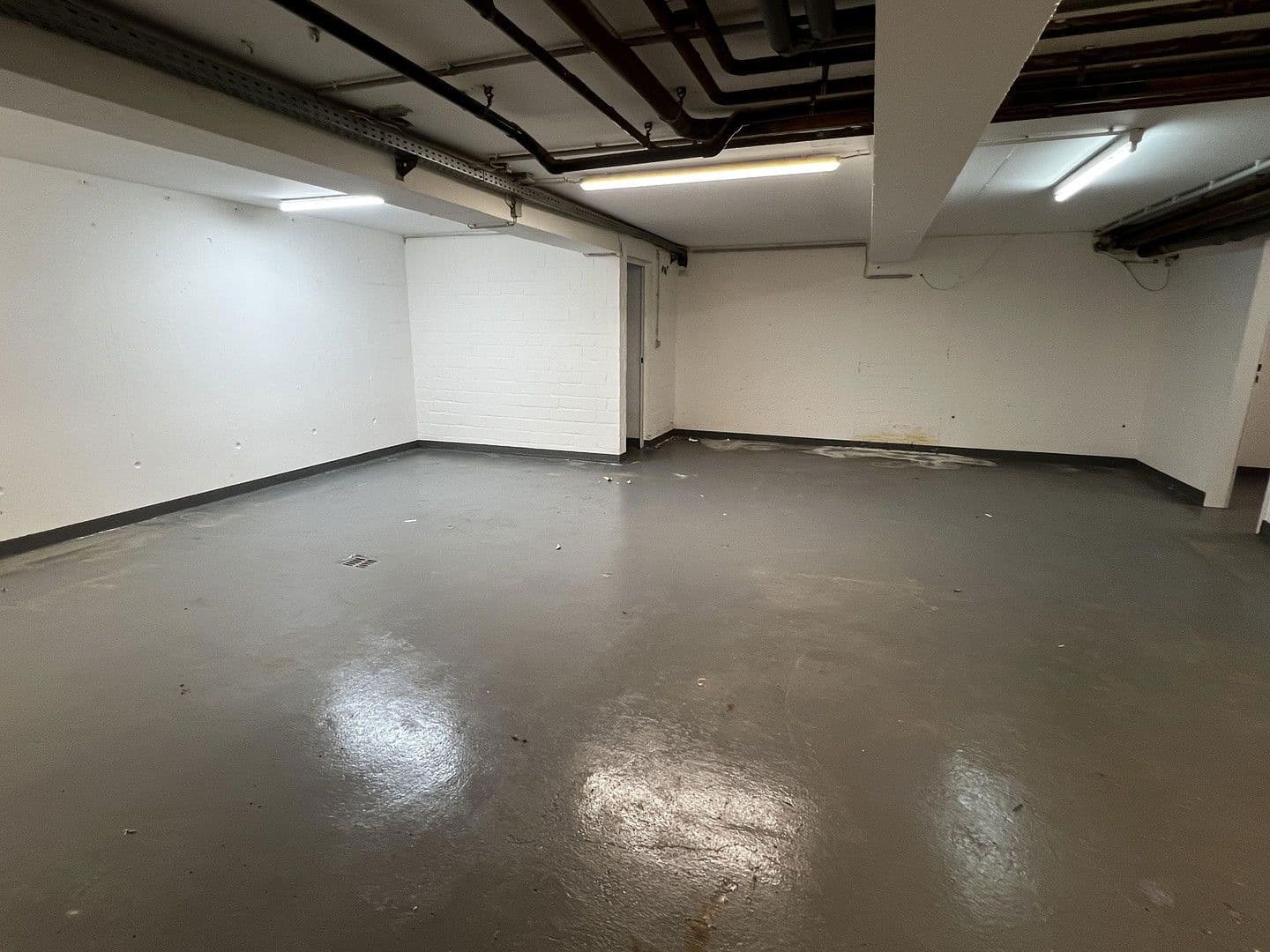 Pronájem nebytového prostoru 1.000 m², Leverkusen, Severní Porýní-Vestfálsko Pronájem nebytového prostoru 1.000 m², Leverkusen, Severní Porýní-Vestfálsko