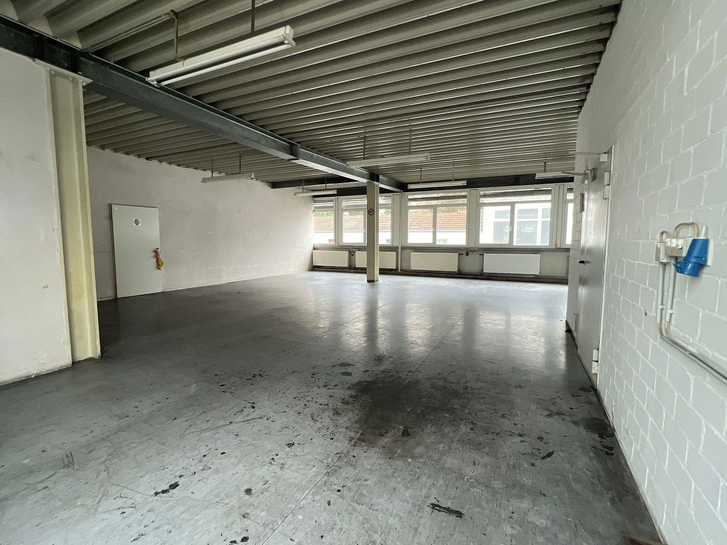 Pronájem nebytového prostoru 1.000 m², Leverkusen, Severní Porýní-Vestfálsko Pronájem nebytového prostoru 1.000 m², Leverkusen, Severní Porýní-Vestfálsko