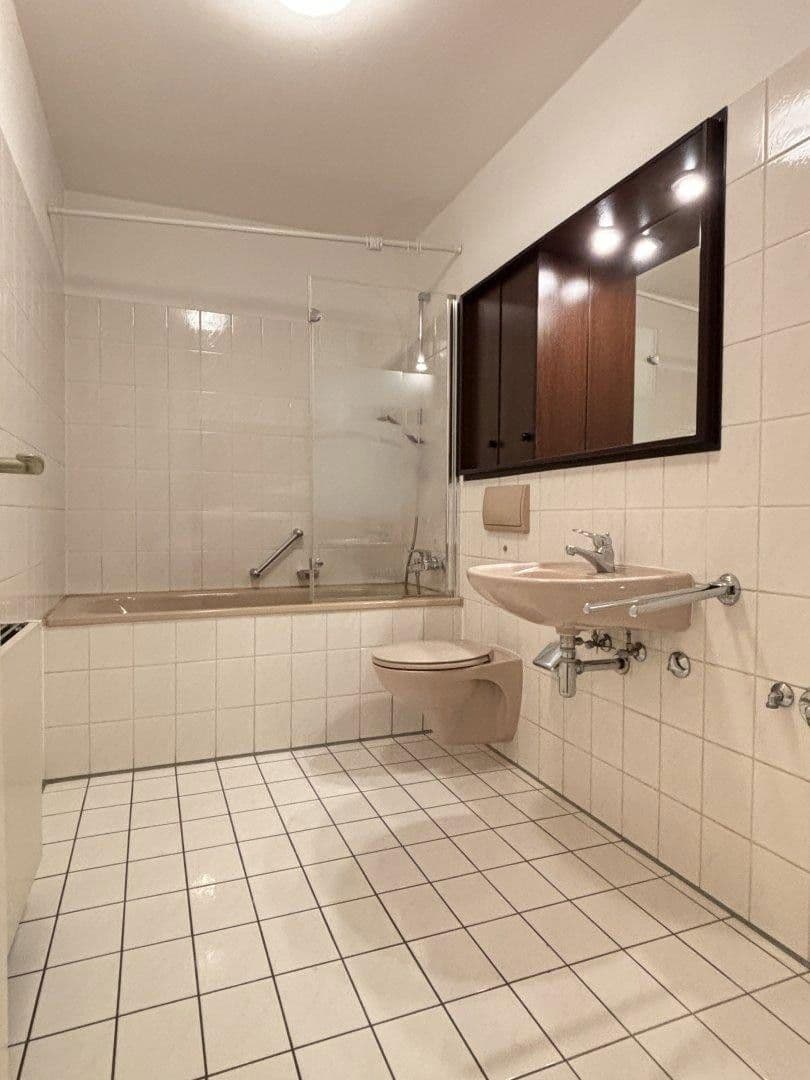 Pronájem bytu 2+1 61 m², Köln, Severní Porýní-Vestfálsko Pronájem bytu 2+1 61 m², Köln, Severní Porýní-Vestfálsko