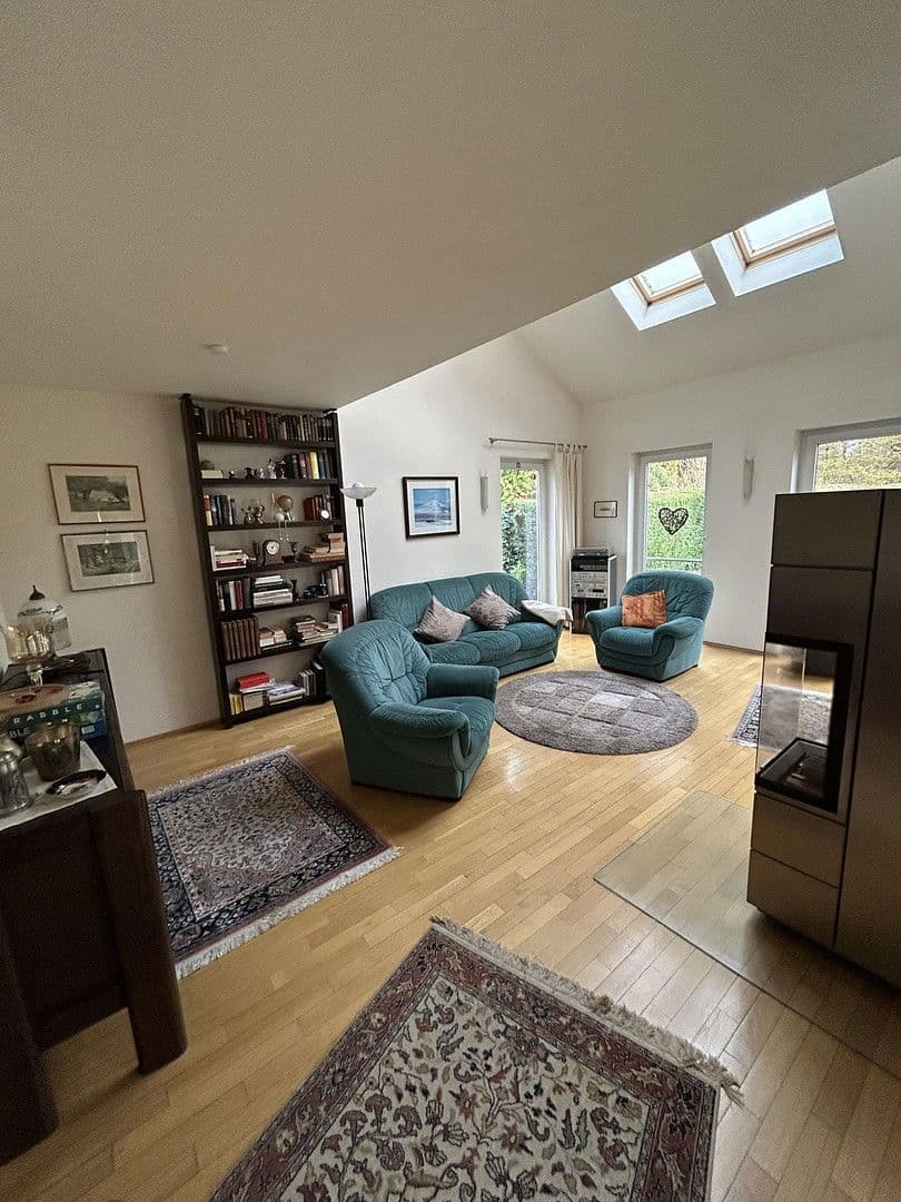 Prodej domu 191 m², pozemek 635 m², Langenfeld (Rheinland), Severní Porýní-Vestfálsko Prodej domu 191 m², pozemek 635 m², Langenfeld (Rheinland), Severní Porýní-Vestfálsko