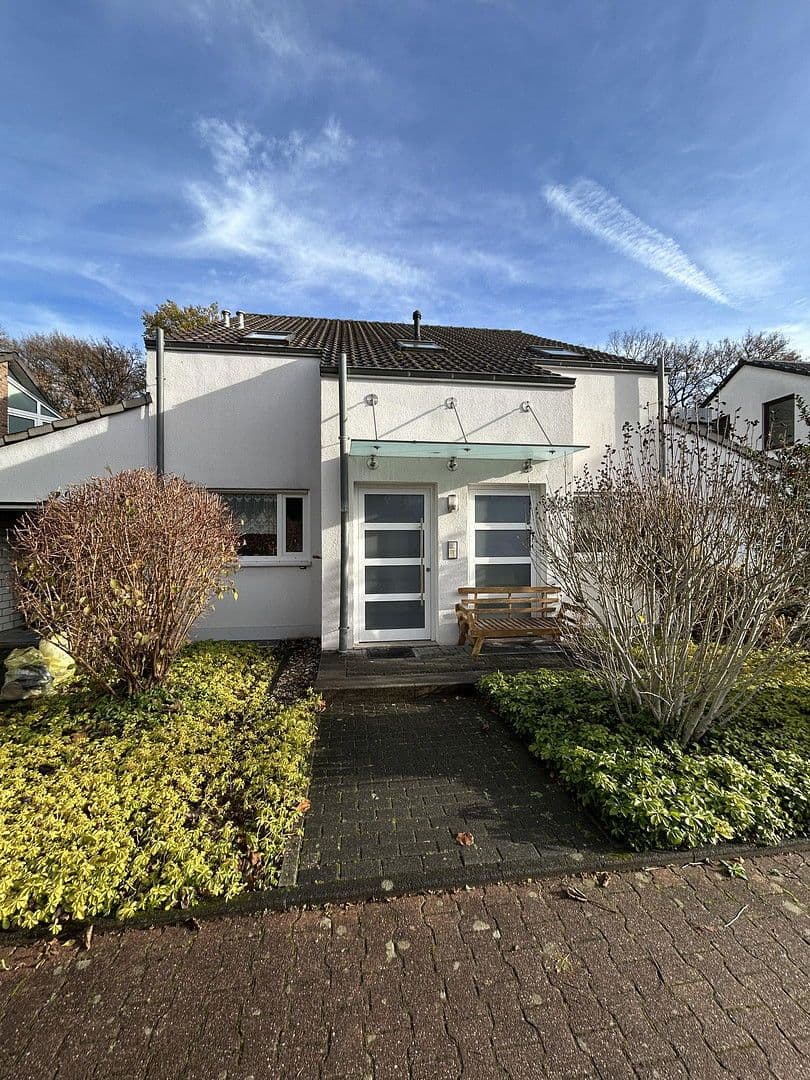 Prodej domu 191 m², pozemek 635 m², Langenfeld (Rheinland), Severní Porýní-Vestfálsko Prodej domu 191 m², pozemek 635 m², Langenfeld (Rheinland), Severní Porýní-Vestfálsko