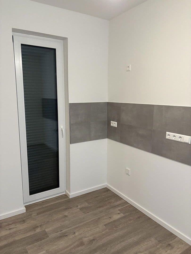 Pronájem domu 320 m², pozemek 520 m², Kienhorststr. 103A, Berlin, Berlín Pronájem domu 320 m², pozemek 520 m², Kienhorststr. 103A, Berlin, Berlín