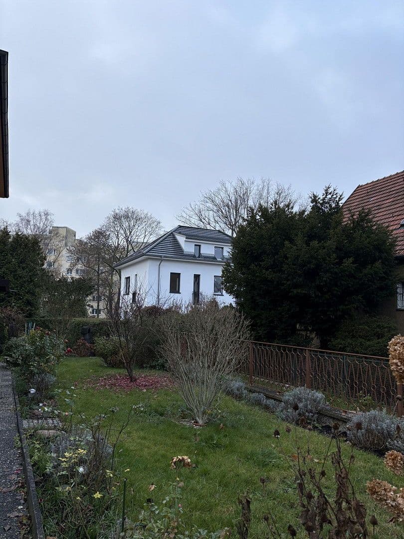 Pronájem domu 320 m², pozemek 520 m², Kienhorststr. 103A, Berlin, Berlín Pronájem domu 320 m², pozemek 520 m², Kienhorststr. 103A, Berlin, Berlín