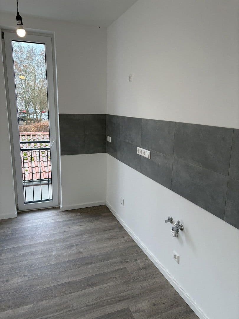 Pronájem domu 320 m², pozemek 520 m², Kienhorststr. 103A, Berlin, Berlín Pronájem domu 320 m², pozemek 520 m², Kienhorststr. 103A, Berlin, Berlín