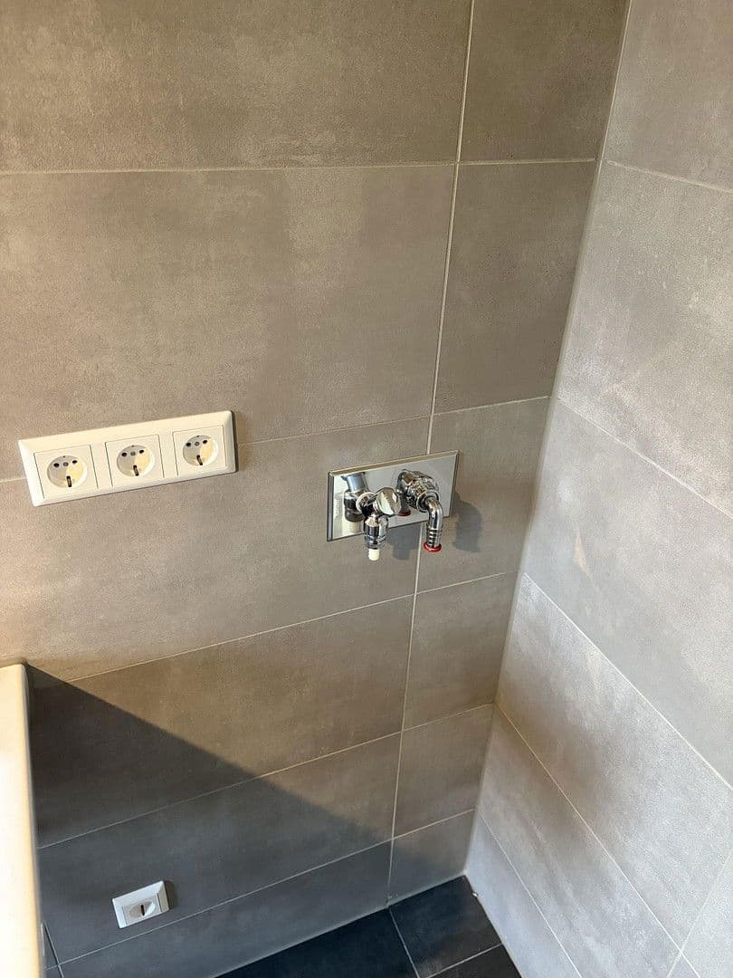 Pronájem domu 320 m², pozemek 520 m², Kienhorststr. 103A, Berlin, Berlín Pronájem domu 320 m², pozemek 520 m², Kienhorststr. 103A, Berlin, Berlín