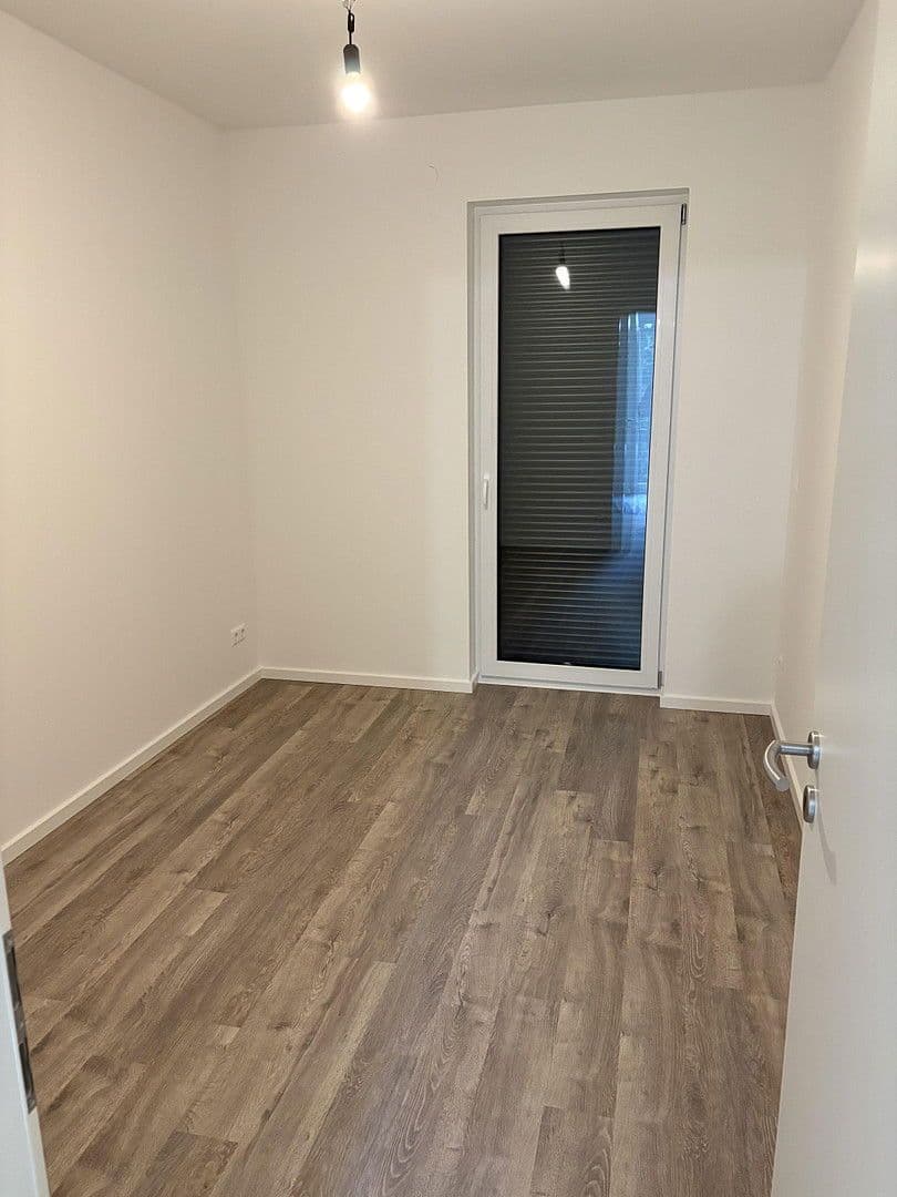 Pronájem domu 320 m², pozemek 520 m², Kienhorststr. 103A, Berlin, Berlín Pronájem domu 320 m², pozemek 520 m², Kienhorststr. 103A, Berlin, Berlín