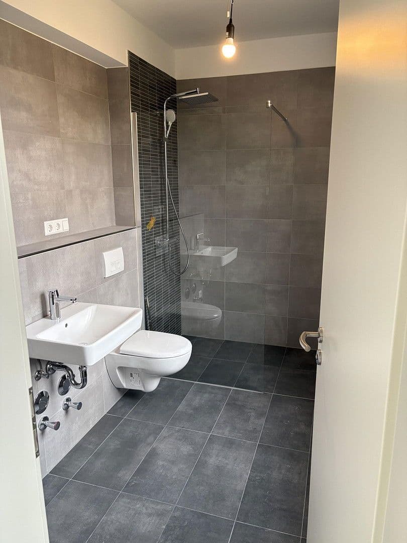 Pronájem domu 320 m², pozemek 520 m², Kienhorststr. 103A, Berlin, Berlín Pronájem domu 320 m², pozemek 520 m², Kienhorststr. 103A, Berlin, Berlín