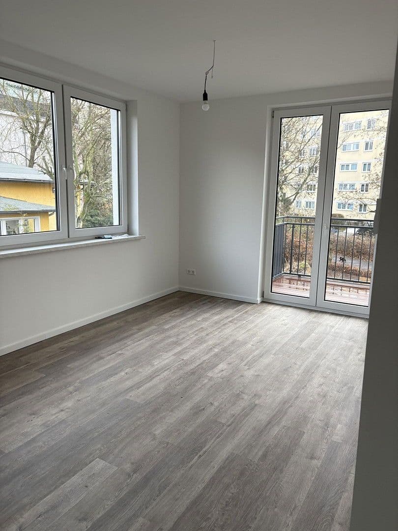 Pronájem domu 320 m², pozemek 520 m², Kienhorststr. 103A, Berlin, Berlín Pronájem domu 320 m², pozemek 520 m², Kienhorststr. 103A, Berlin, Berlín