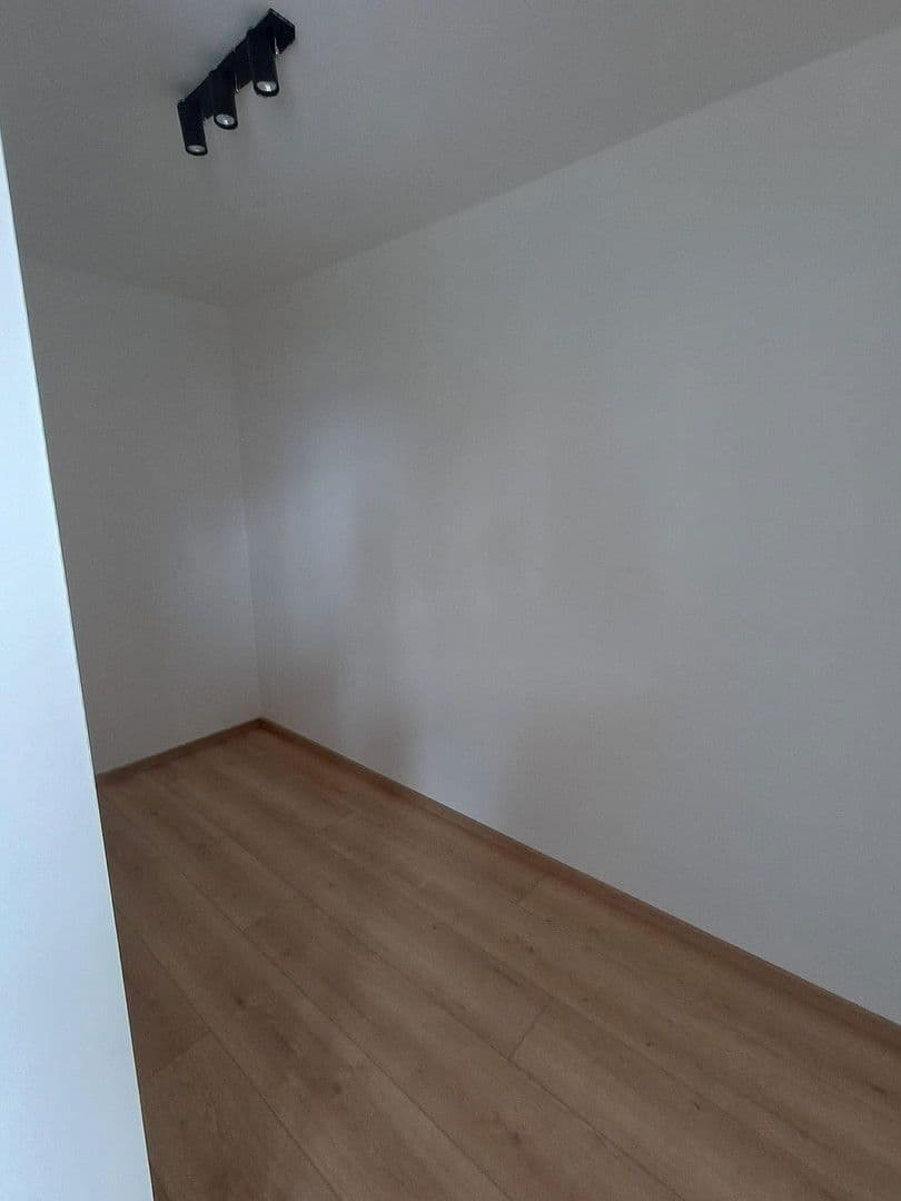 Pronájem domu 97 m², pozemek 564 m², Gerasdorf bei Wien (Oberlisse), Dolní Rakousko Pronájem domu 97 m², pozemek 564 m², Gerasdorf bei Wien (Oberlisse), Dolní Rakousko