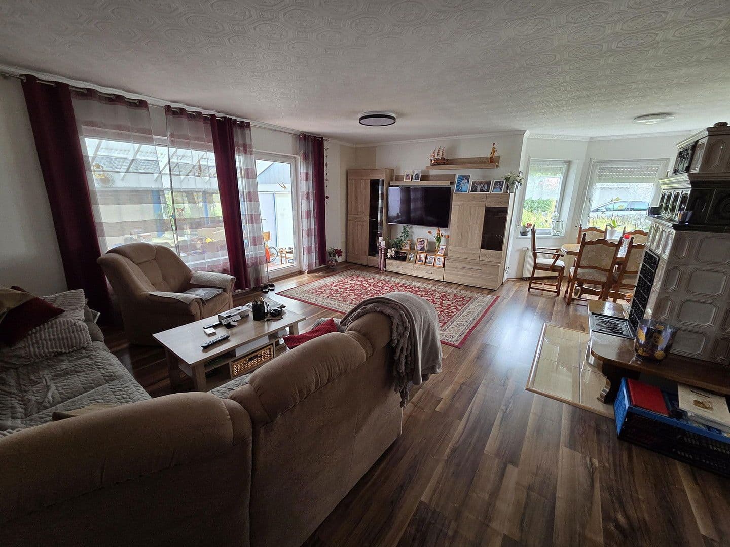 Prodej domu 225 m², pozemek 1.118 m², Raiffeisenstrasse 19, Biebern, Porýní-Falc Prodej domu 225 m², pozemek 1.118 m², Raiffeisenstrasse 19, Biebern, Porýní-Falc