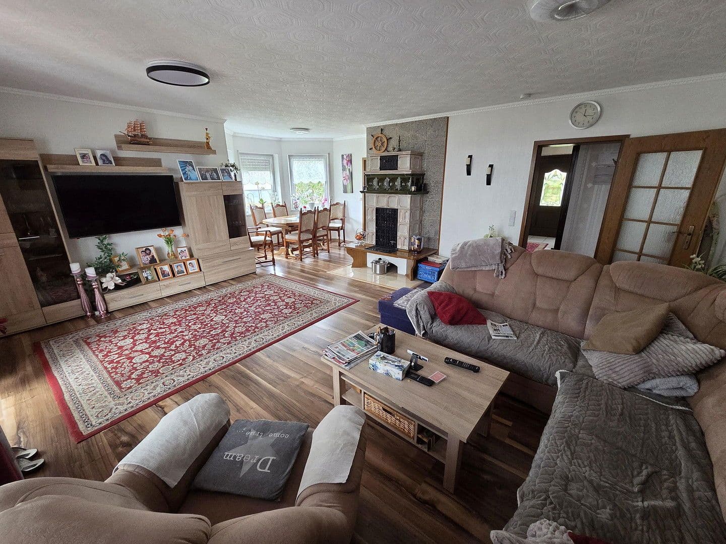 Prodej domu 225 m², pozemek 1.118 m², Raiffeisenstrasse 19, Biebern, Porýní-Falc Prodej domu 225 m², pozemek 1.118 m², Raiffeisenstrasse 19, Biebern, Porýní-Falc