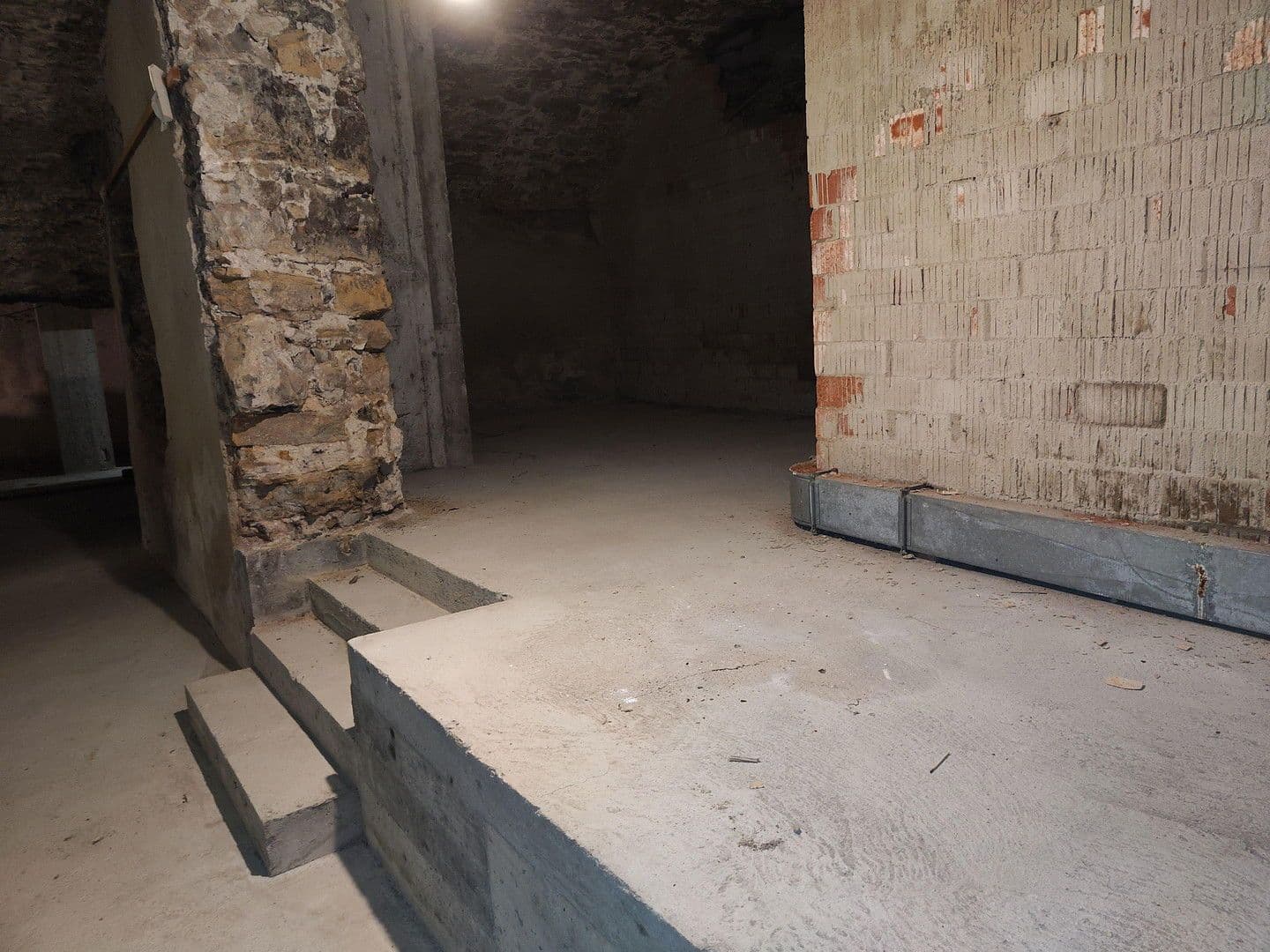 Prodej nebytového prostoru 414 m², Rottenburg am Neckar, Bádensko-Württembersko Prodej nebytového prostoru 414 m², Rottenburg am Neckar, Bádensko-Württembersko