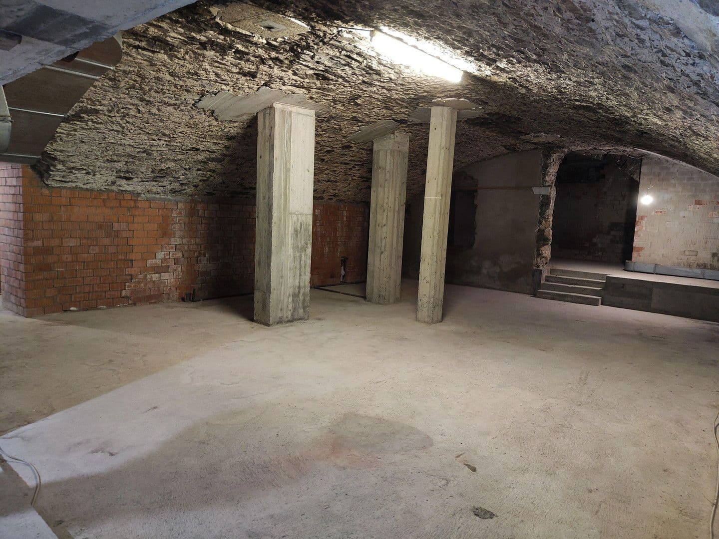 Prodej nebytového prostoru 414 m², Rottenburg am Neckar, Bádensko-Württembersko Prodej nebytového prostoru 414 m², Rottenburg am Neckar, Bádensko-Württembersko