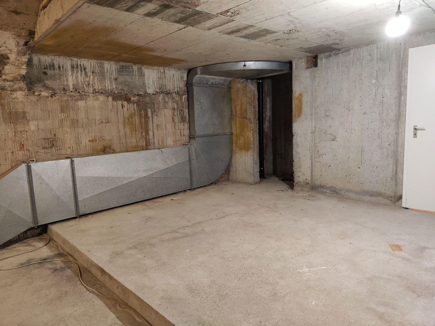 Prodej nebytového prostoru 414 m², Rottenburg am Neckar, Bádensko-Württembersko Prodej nebytového prostoru 414 m², Rottenburg am Neckar, Bádensko-Württembersko