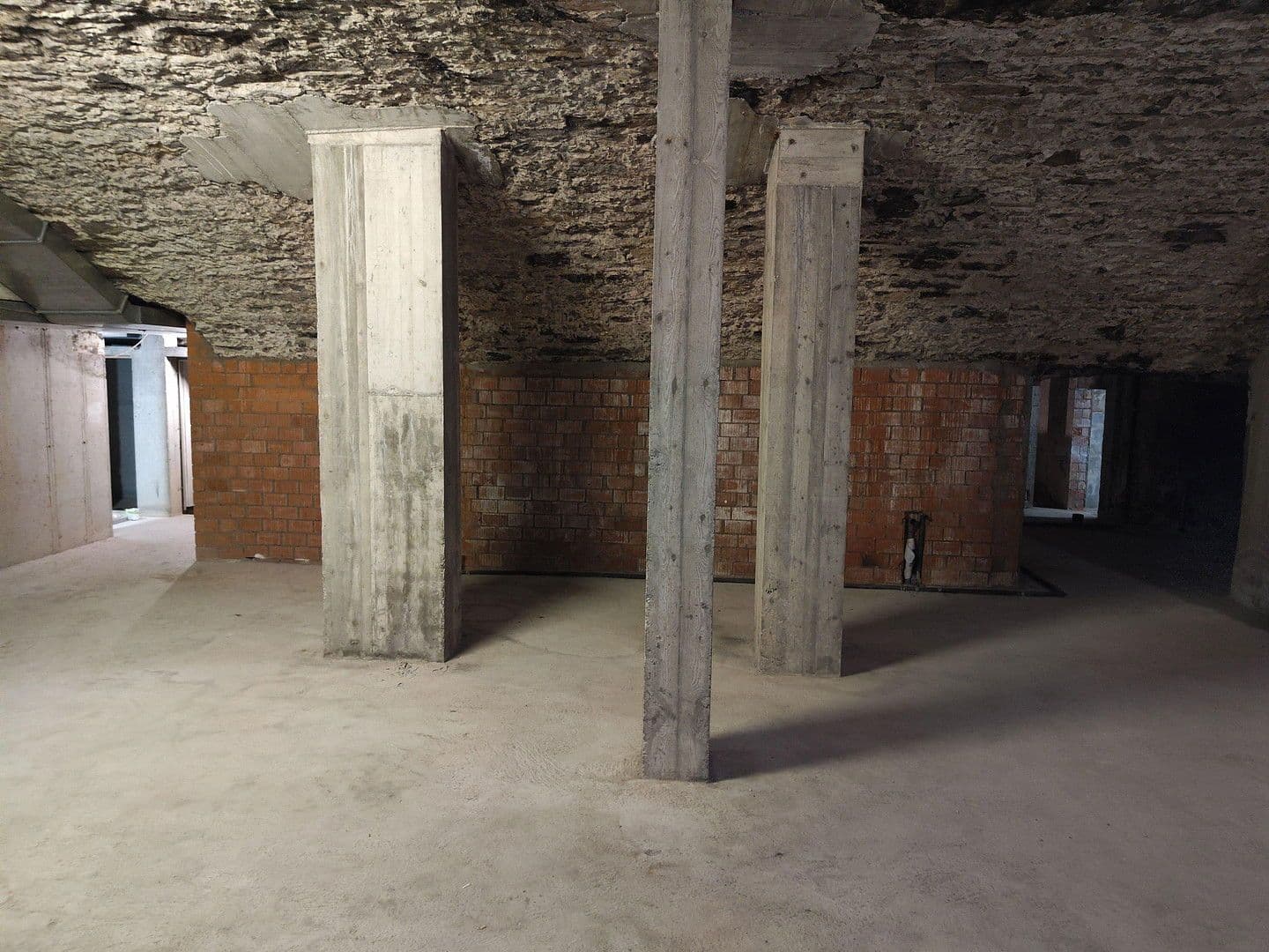 Prodej nebytového prostoru 414 m², Rottenburg am Neckar, Bádensko-Württembersko Prodej nebytového prostoru 414 m², Rottenburg am Neckar, Bádensko-Württembersko