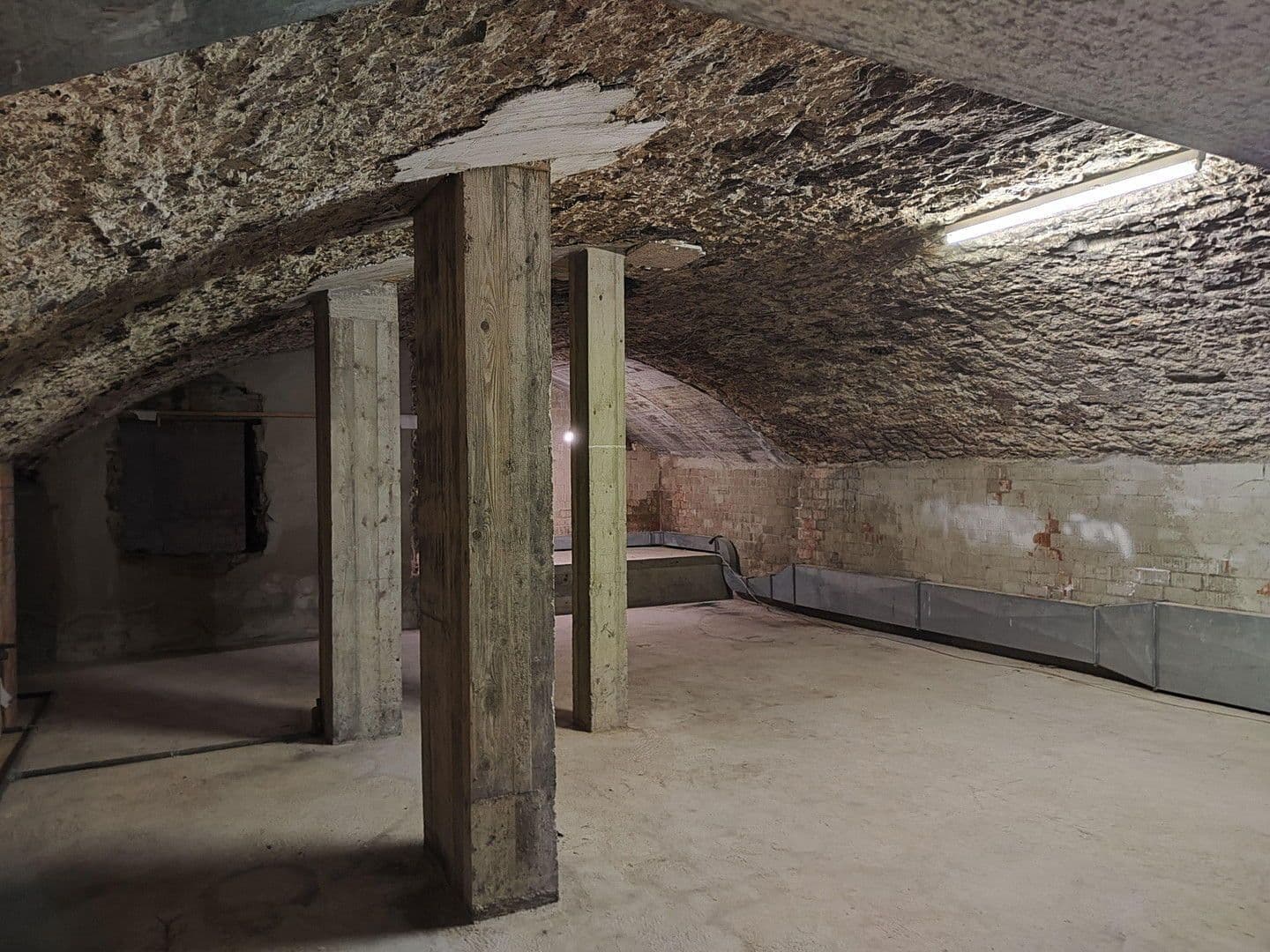 Prodej nebytového prostoru 414 m², Rottenburg am Neckar, Bádensko-Württembersko Prodej nebytového prostoru 414 m², Rottenburg am Neckar, Bádensko-Württembersko