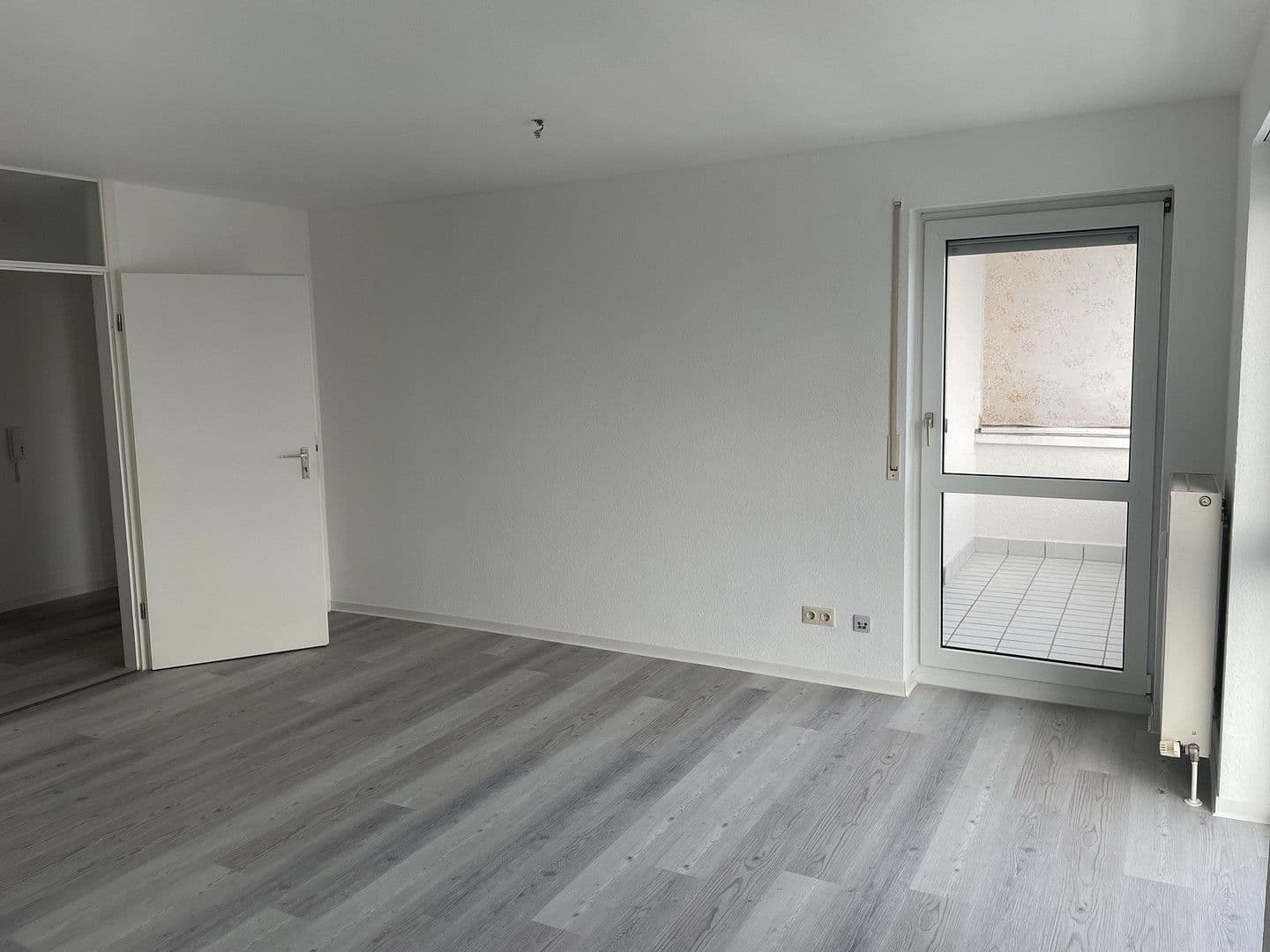 Pronájem bytu 2+1 52 m², Hallesche Allee 13, Karlsruhe, Bádensko-Württembersko Pronájem bytu 2+1 52 m², Hallesche Allee 13, Karlsruhe, Bádensko-Württembersko