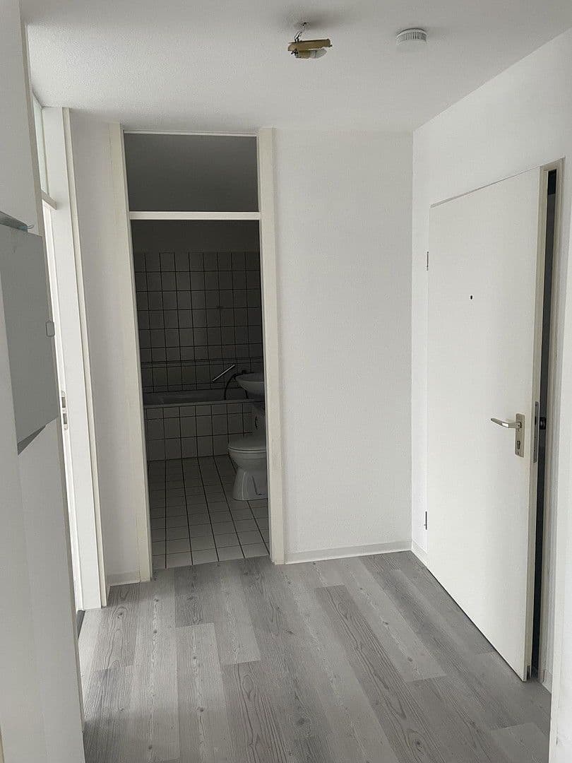 Pronájem bytu 2+1 52 m², Hallesche Allee 13, Karlsruhe, Bádensko-Württembersko Pronájem bytu 2+1 52 m², Hallesche Allee 13, Karlsruhe, Bádensko-Württembersko