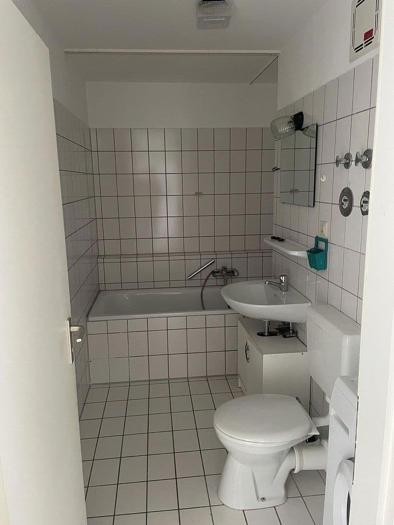 Pronájem bytu 2+1 52 m², Hallesche Allee 13, Karlsruhe, Bádensko-Württembersko Pronájem bytu 2+1 52 m², Hallesche Allee 13, Karlsruhe, Bádensko-Württembersko