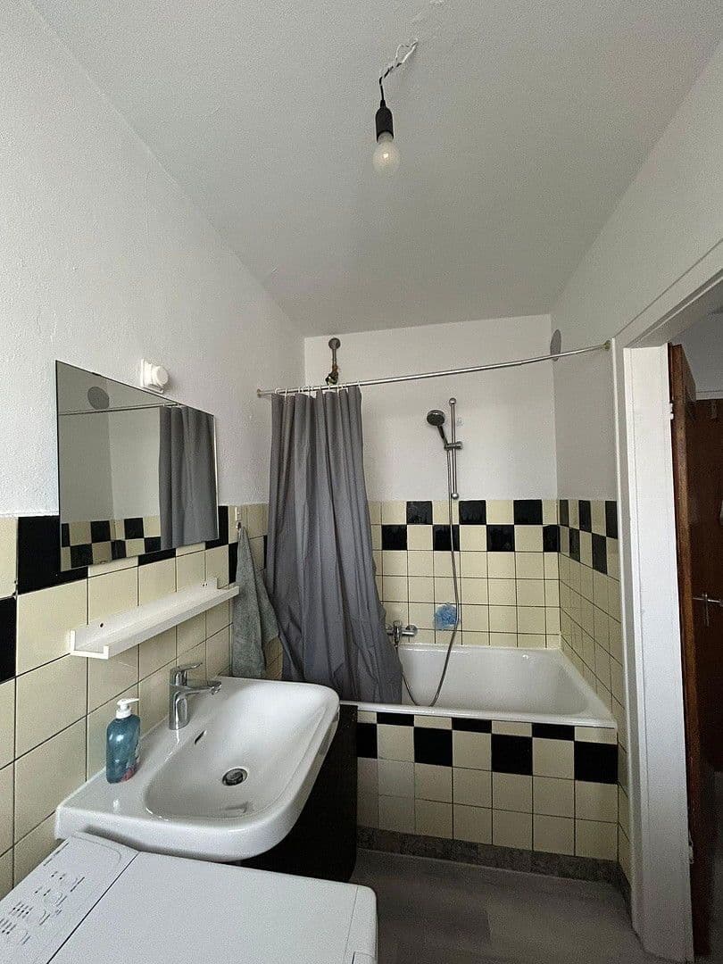 Pronájem bytu 1+1 27 m², Gellertstraße 46, Karlsruhe, Bádensko-Württembersko Pronájem bytu 1+1 27 m², Gellertstraße 46, Karlsruhe, Bádensko-Württembersko