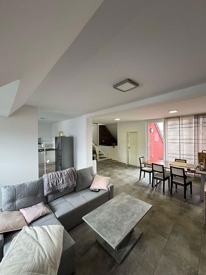 Pronájem bytu 4+1 135 m², Ottostr. 69, Wuppertal, Severní Porýní-Vestfálsko Pronájem bytu 4+1 135 m², Ottostr. 69, Wuppertal, Severní Porýní-Vestfálsko