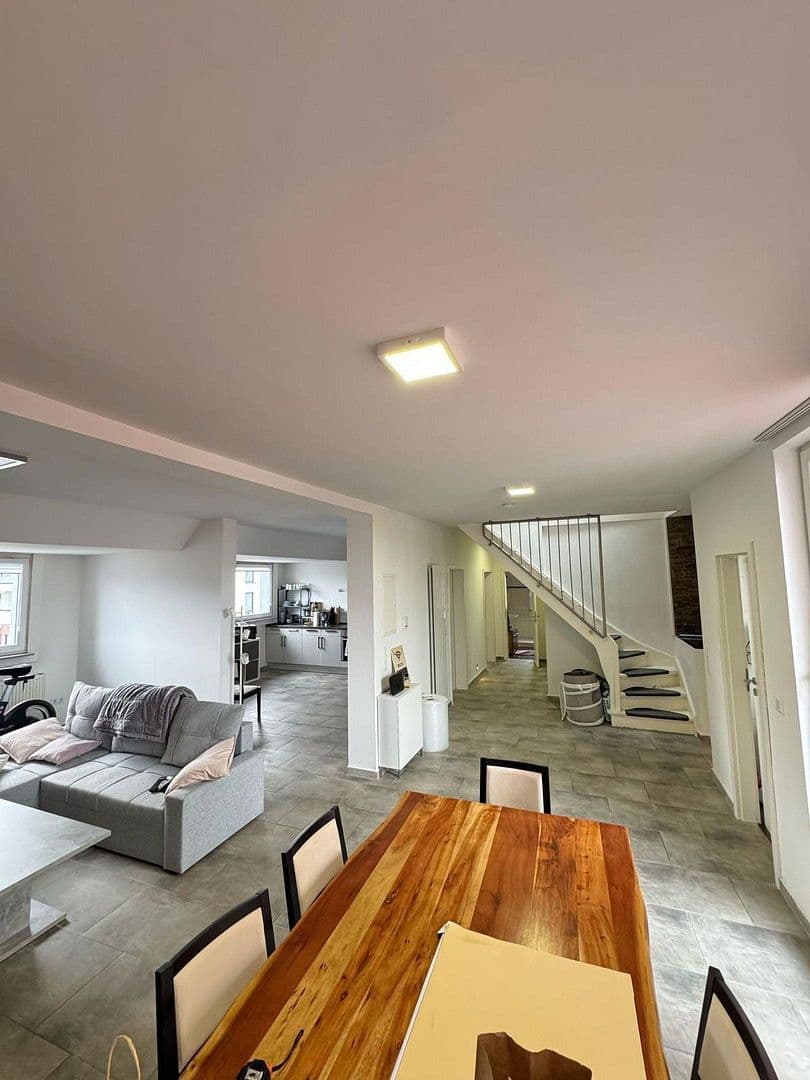 Pronájem bytu 4+1 135 m², Ottostr. 69, Wuppertal, Severní Porýní-Vestfálsko Pronájem bytu 4+1 135 m², Ottostr. 69, Wuppertal, Severní Porýní-Vestfálsko