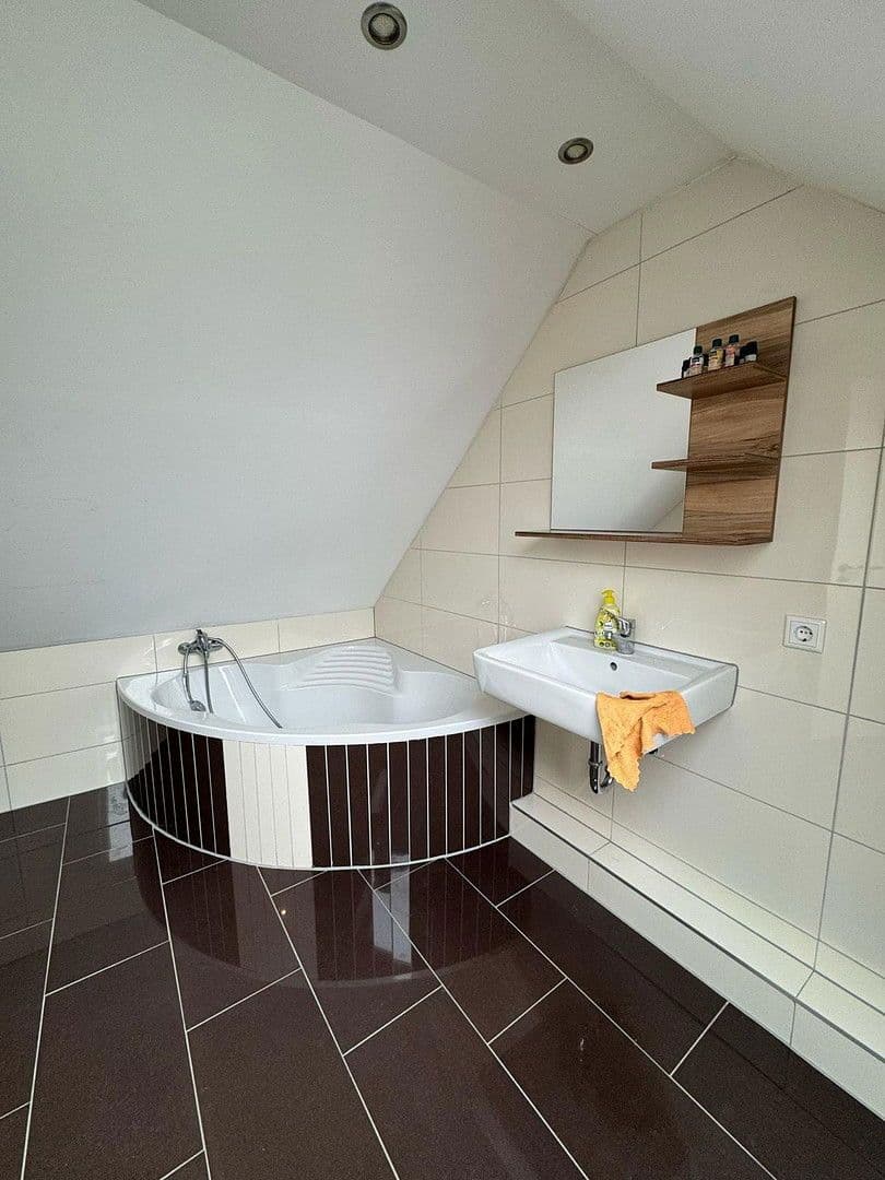 Pronájem bytu 4+1 135 m², Ottostr. 69, Wuppertal, Severní Porýní-Vestfálsko Pronájem bytu 4+1 135 m², Ottostr. 69, Wuppertal, Severní Porýní-Vestfálsko