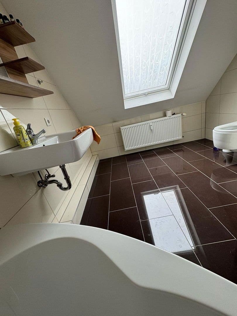 Pronájem bytu 4+1 135 m², Ottostr. 69, Wuppertal, Severní Porýní-Vestfálsko Pronájem bytu 4+1 135 m², Ottostr. 69, Wuppertal, Severní Porýní-Vestfálsko