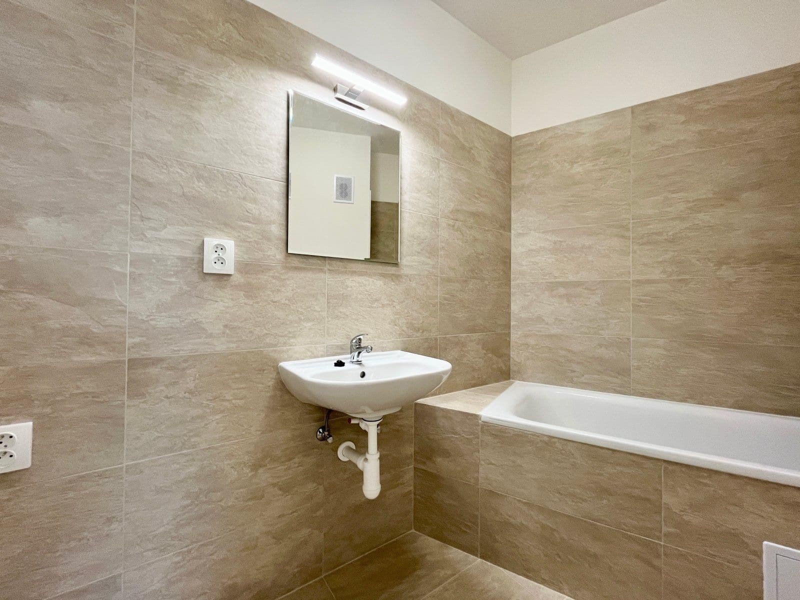 Pronájem bytu 4+1 86 m², Lipová, Frýdek-Místek, Moravskoslezský kraj Pronájem bytu 4+1 86 m², Lipová, Frýdek-Místek, Moravskoslezský kraj