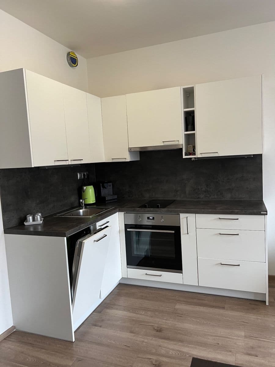 Pronájem bytu 1+kk 29 m², Bassova, Praha, Praha Pronájem bytu 1+kk 29 m², Bassova, Praha, Praha