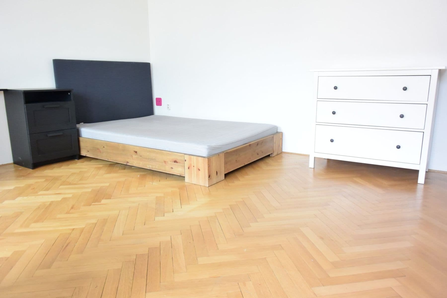 Pronájem bytu 1+kk 40 m², Na hroudě, Praha, Praha Pronájem bytu 1+kk 40 m², Na hroudě, Praha, Praha