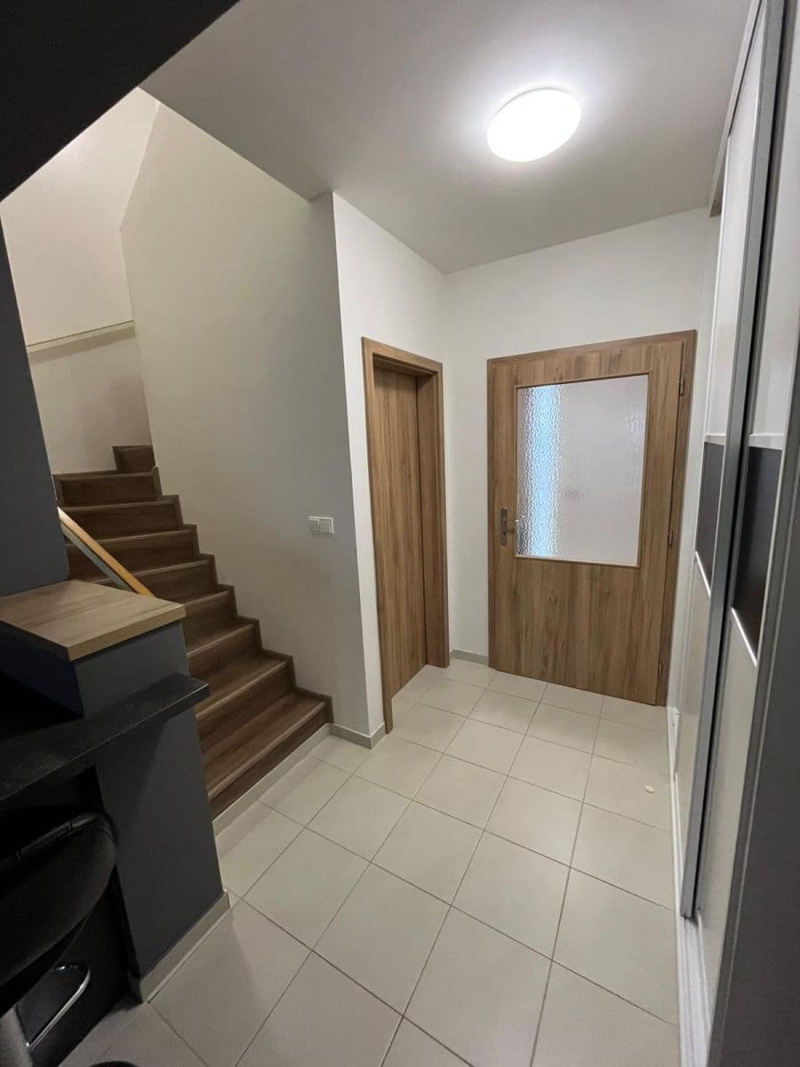 Pronájem domu 125 m², pozemek 300 m², Na Zámku, Nehvizdy, Středočeský kraj Pronájem domu 125 m², pozemek 300 m², Na Zámku, Nehvizdy, Středočeský kraj