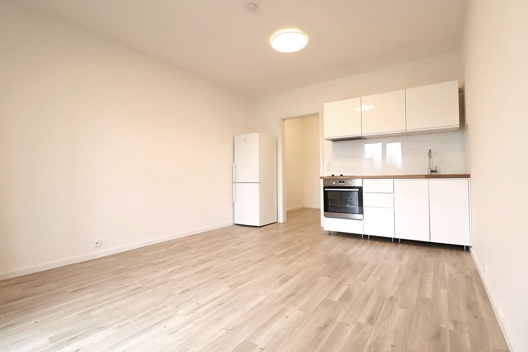 Pronájem bytu 1+kk 52 m², Novovysočanská, Praha, Praha Pronájem bytu 1+kk 52 m², Novovysočanská, Praha, Praha