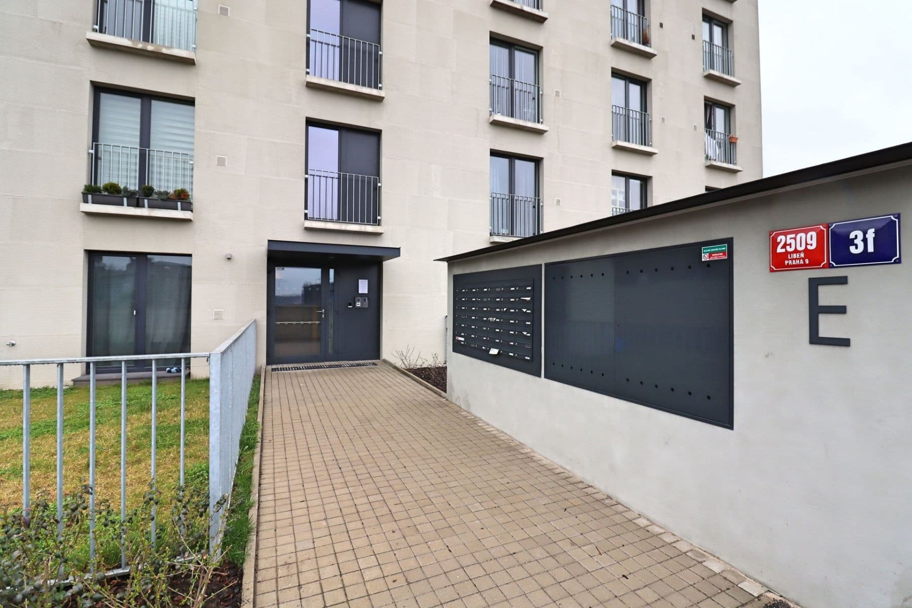 Pronájem bytu 1+kk 52 m², Novovysočanská, Praha, Praha Pronájem bytu 1+kk 52 m², Novovysočanská, Praha, Praha