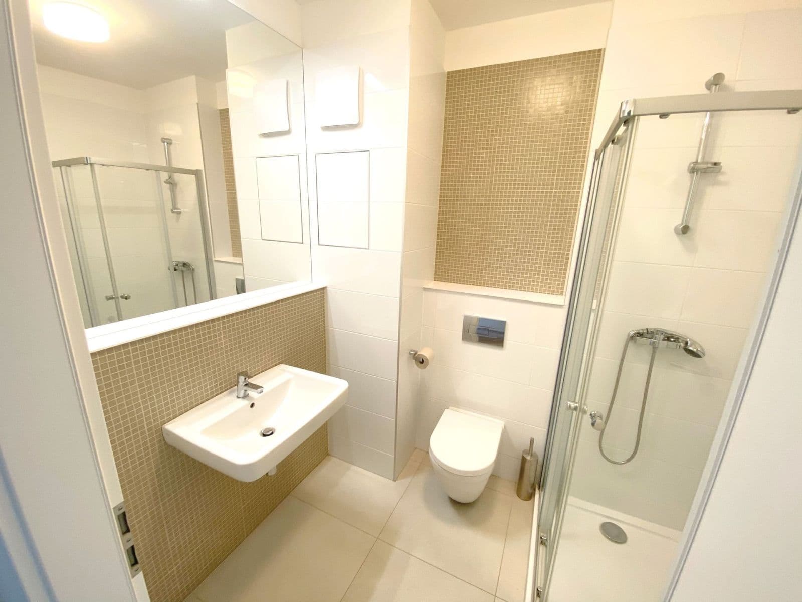 Pronájem bytu 1+kk 52 m², Novovysočanská, Praha, Praha Pronájem bytu 1+kk 52 m², Novovysočanská, Praha, Praha