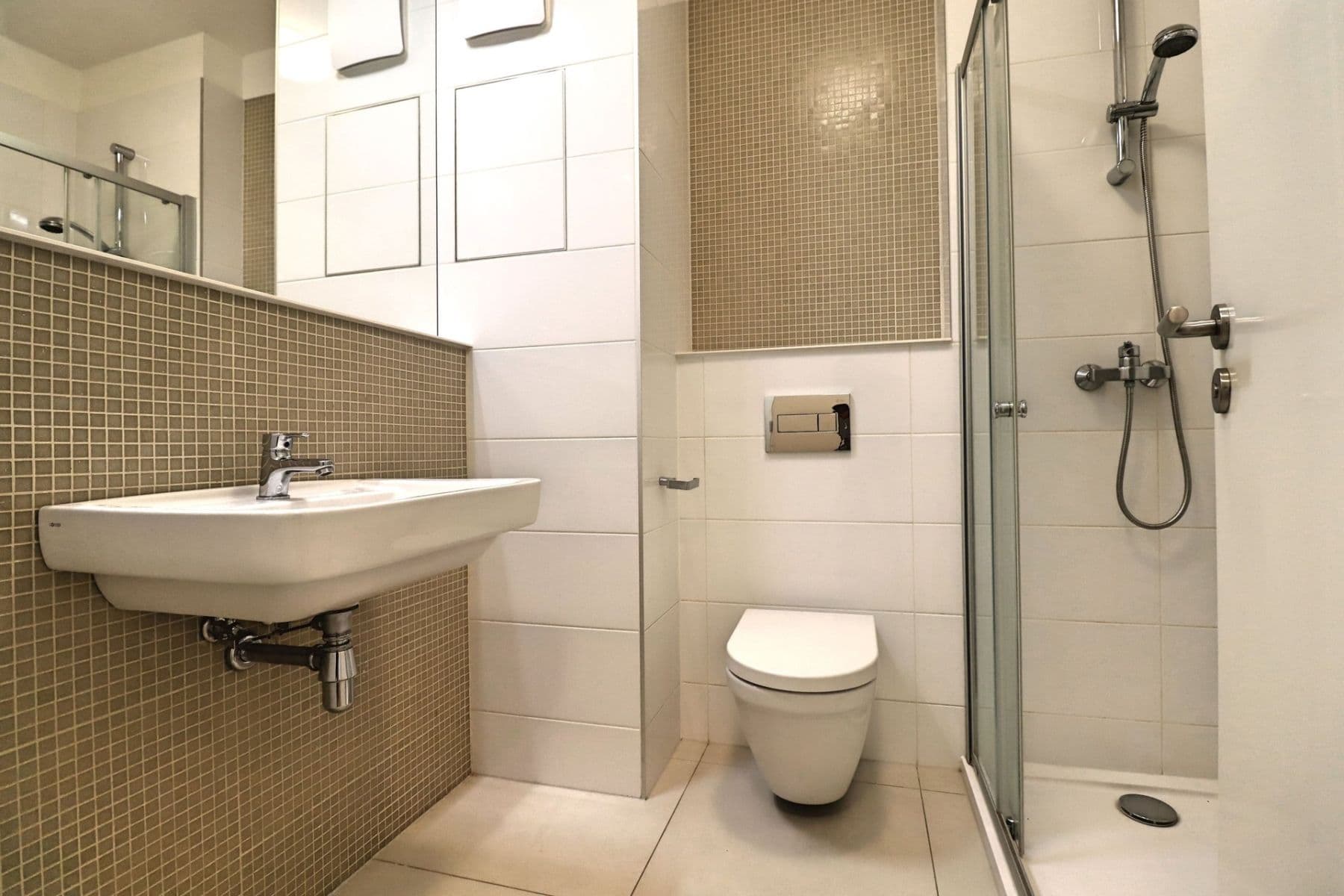 Pronájem bytu 1+kk 52 m², Novovysočanská, Praha, Praha Pronájem bytu 1+kk 52 m², Novovysočanská, Praha, Praha