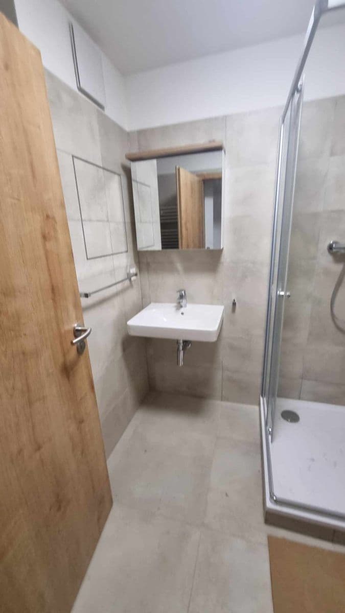 Pronájem bytu 1+kk 28 m², Aloise Rašína, Olomouc, Olomoucký kraj Pronájem bytu 1+kk 28 m², Aloise Rašína, Olomouc, Olomoucký kraj