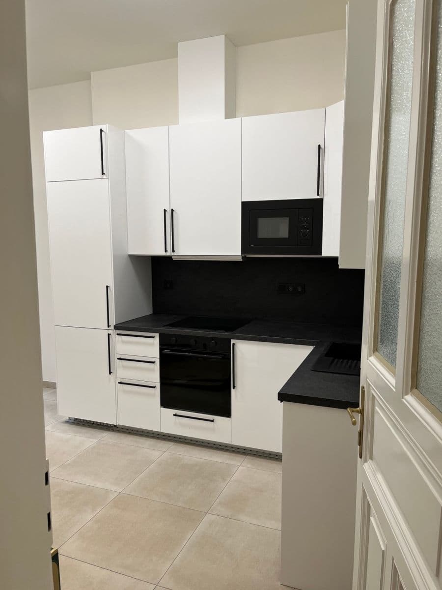 Pronájem kanceláře 72 m², Korunní, Praha, Praha Pronájem kanceláře 72 m², Korunní, Praha, Praha