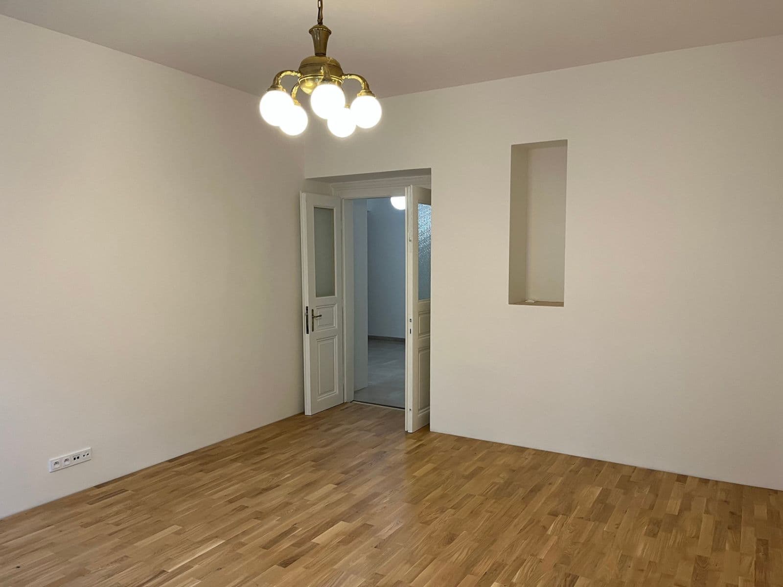 Pronájem kanceláře 72 m², Korunní, Praha, Praha Pronájem kanceláře 72 m², Korunní, Praha, Praha