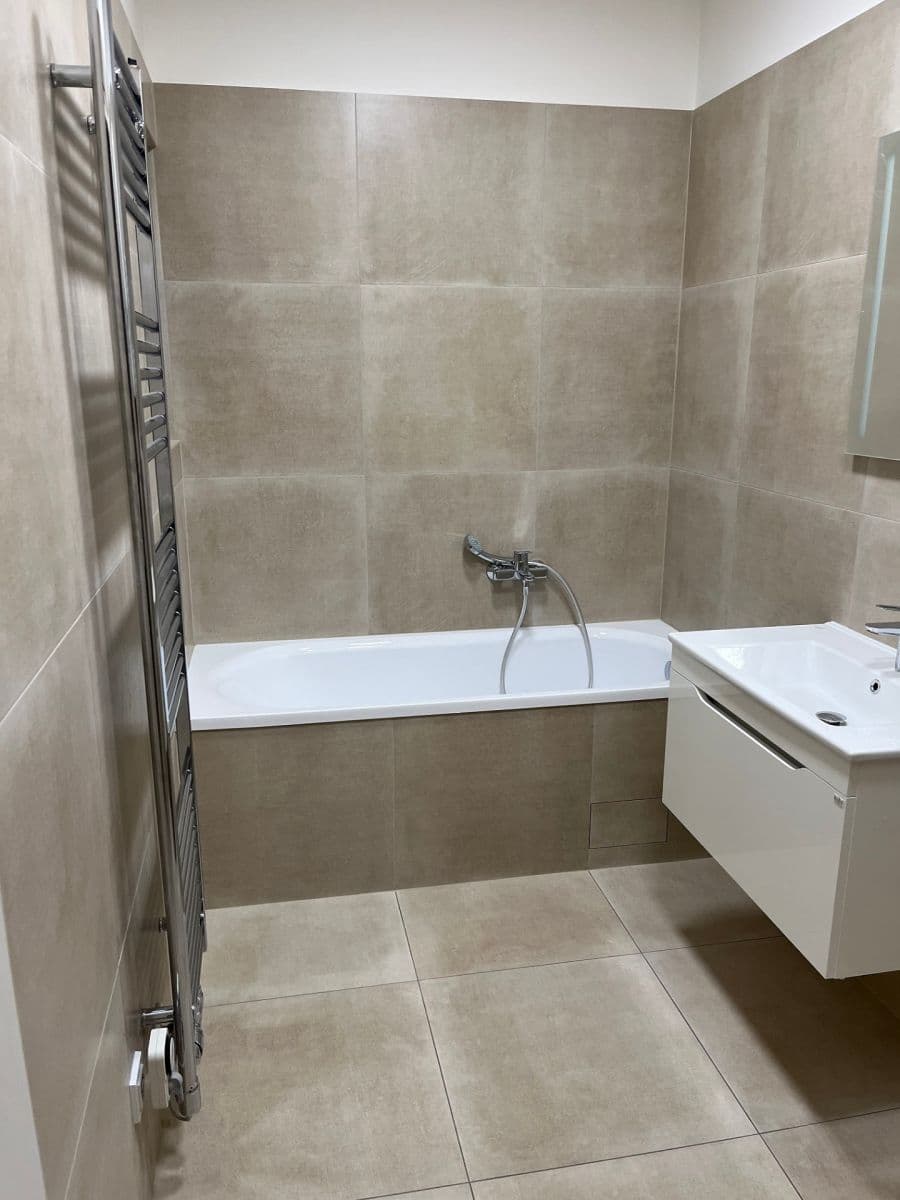 Pronájem kanceláře 72 m², Korunní, Praha, Praha Pronájem kanceláře 72 m², Korunní, Praha, Praha